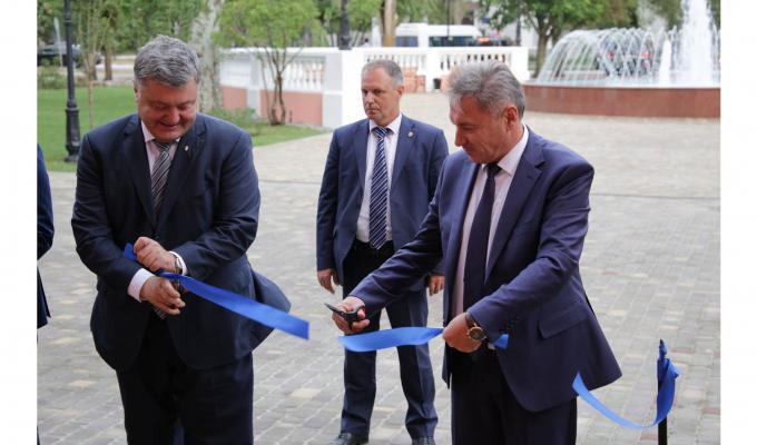 Президент України відкрив оновлену будівлю обласного театру у Сєвєродонецьку