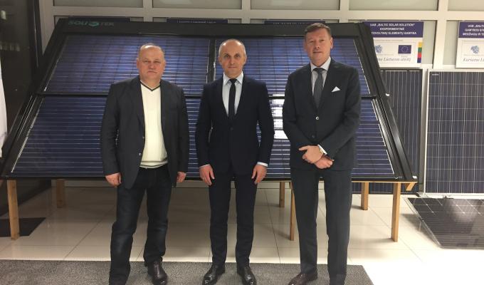 Провідна литовська компанія у сонячній енергетиці зацікавлена започаткувати виробництво сонячних модулів в Україні