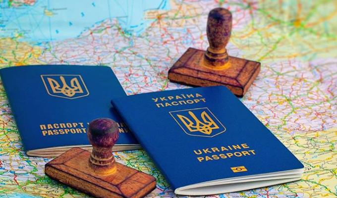 Подорожуємо по безвізу: запитання-відповідь