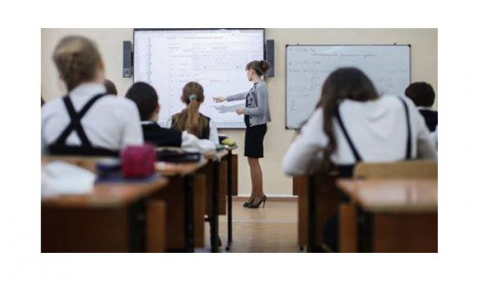 Вже з 1 вересня зростуть посадові оклади українських педагогів