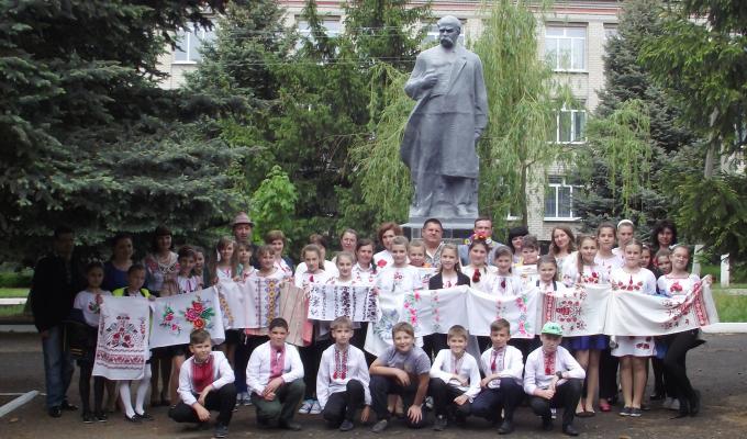 Держслужбовці Білокуракинщини долучилися до відзначення Дня вишиванки