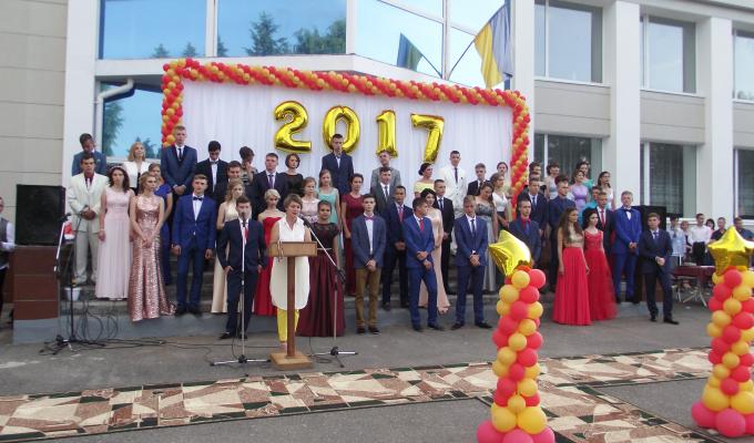 Відбувся випускний вечір для учнів Білокуракинської ЗОШ №1