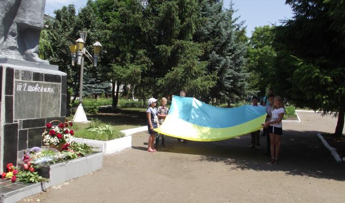 Урочисте покладання квітів до пам’ятника Т.Г.Шевченку з нагоди відзначення Дня Конституції України