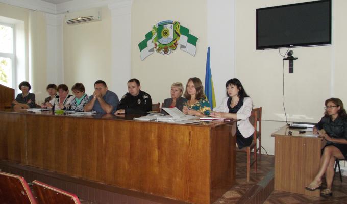 В райдержадміністрації проведено засідання комісії з питань захисту прав дітей