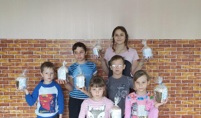 Солодощі від губернатора до Великодня