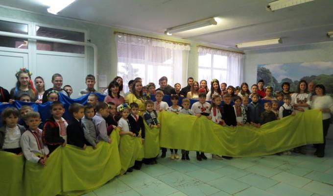 Діти єднають Україну