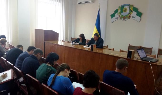 Держслужбовці долучилися до написання радіодиктанту