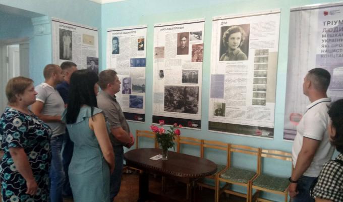 Виставка "Тріумф людини. Мешканці України, які пройшли нацистські концтабори" відкрилась у смт Білокуракине