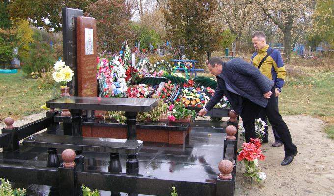 Вшанувати пам'ять захисника України