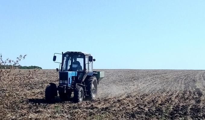 Аграрії району готують площі під майбутній врожай