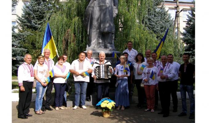Гості з Жовкви привітали білокуракинців з державними святами