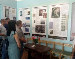 Виставка "Тріумф людини. Мешканці України, які пройшли нацистські концтабори" відкрилась у смт Білокуракине