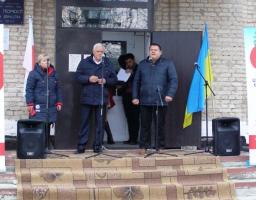 В селищі Білокуракине висадили сакуру 