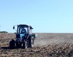 Аграрії району готують площі під майбутній врожай