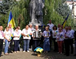 Гості з Жовкви привітали білокуракинців з державними святами